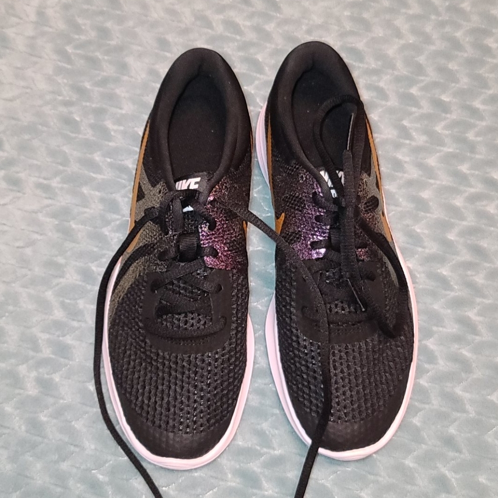 Nike Revolution 4